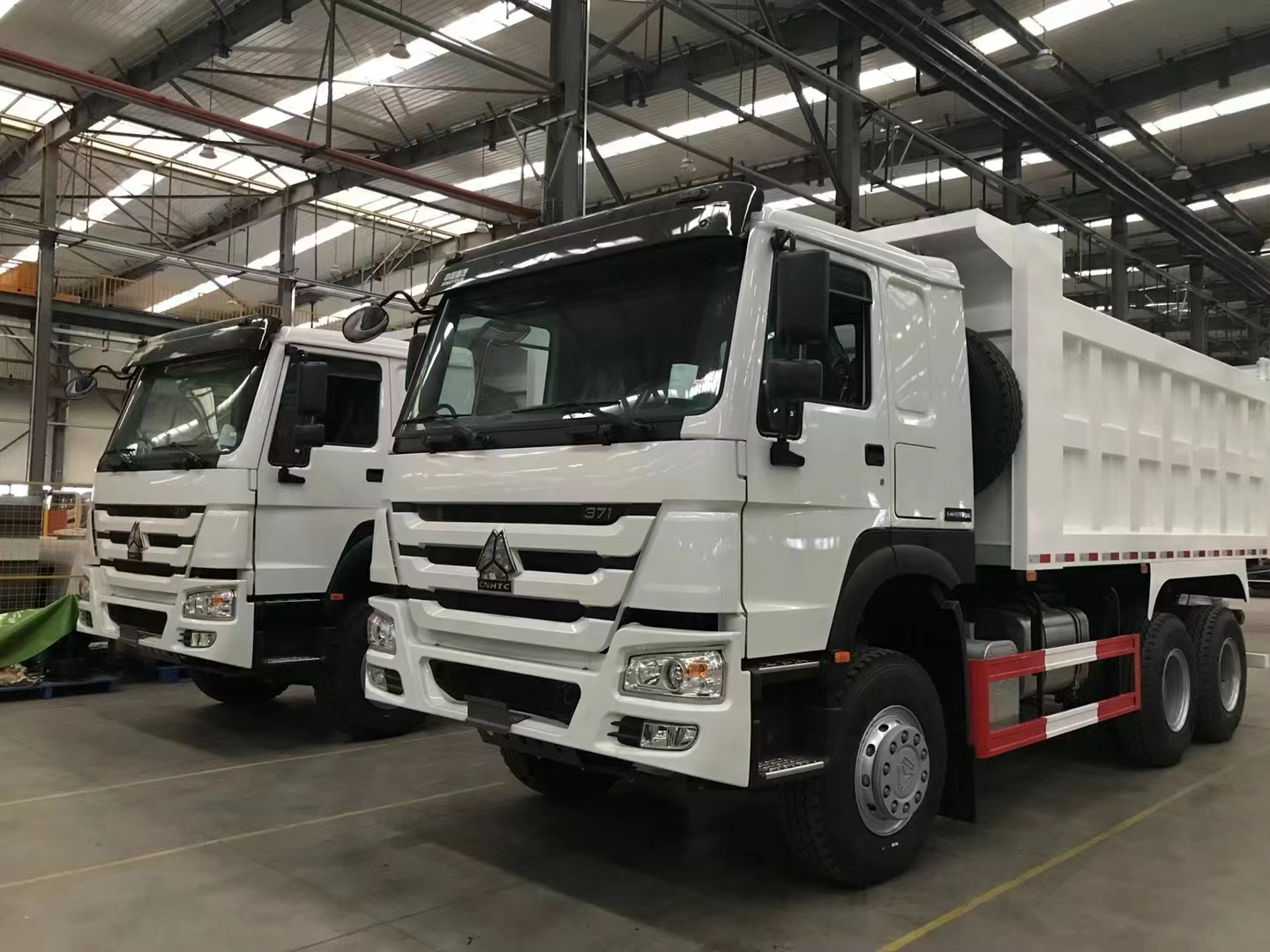 ΤΟ SINOTRUK HOWO 6*4 DUMP TRUCK ΕΙΝΑΙ ΕΤΟΙΜΑ ΓΙΑ ΠΑΡΑΔΟΣΗ