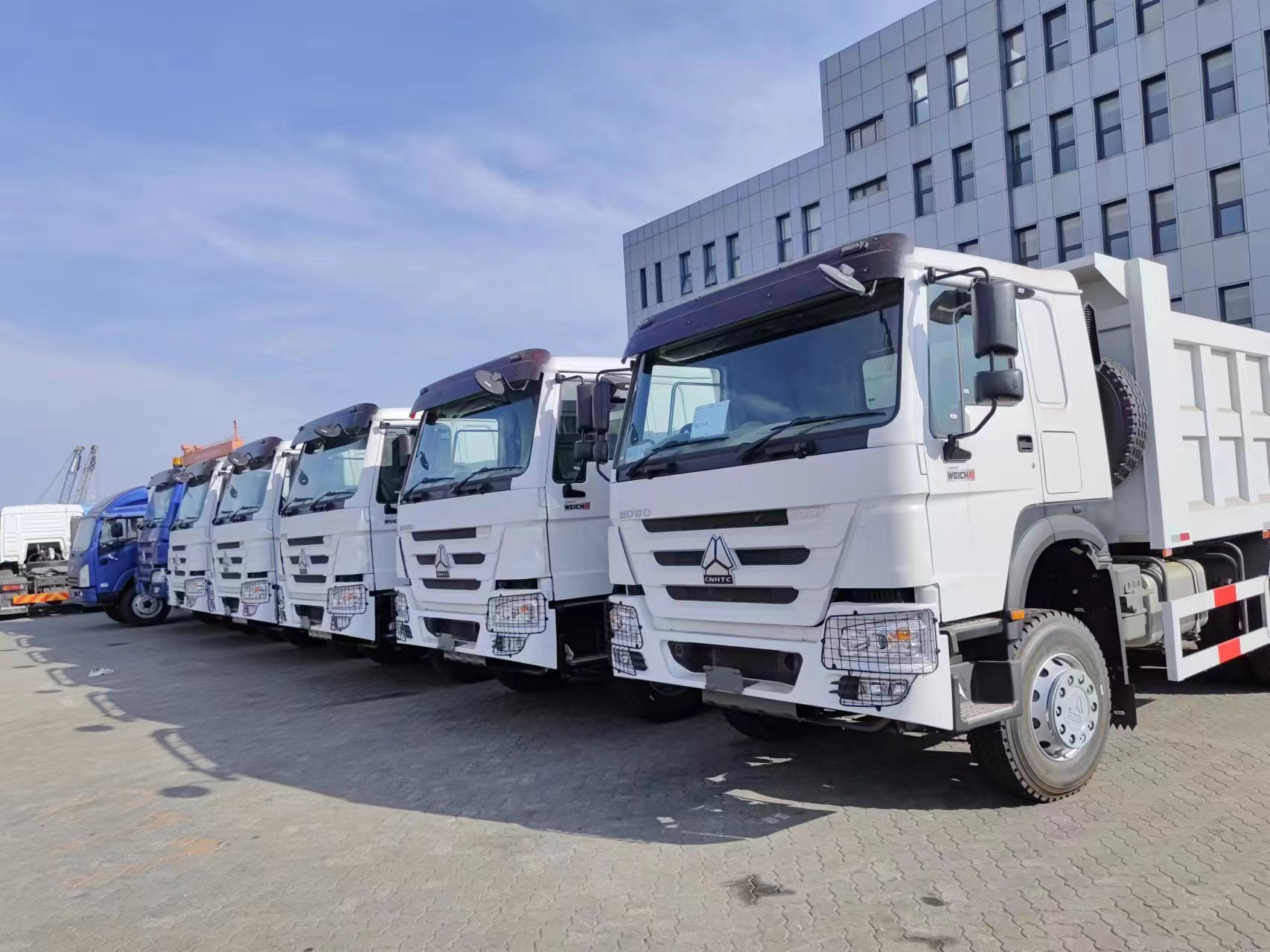 Τα φορτηγά Sinotruk Howo 6*4 είναι έτοιμα για παράδοση